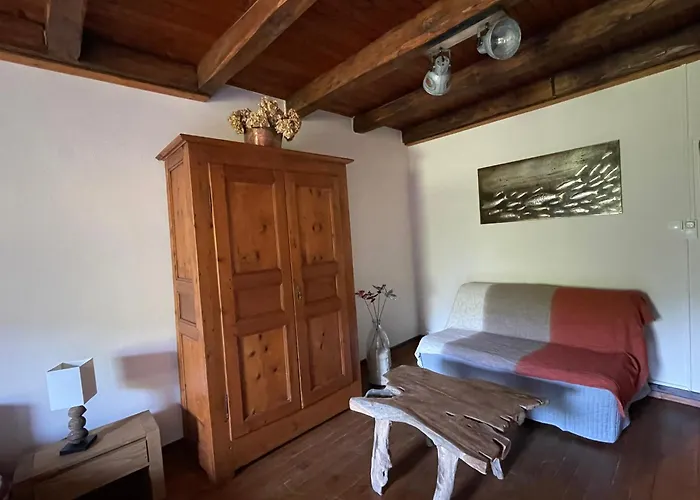 Chambres d'hôtes avec entrée privative au calme dans maison de village au-villard